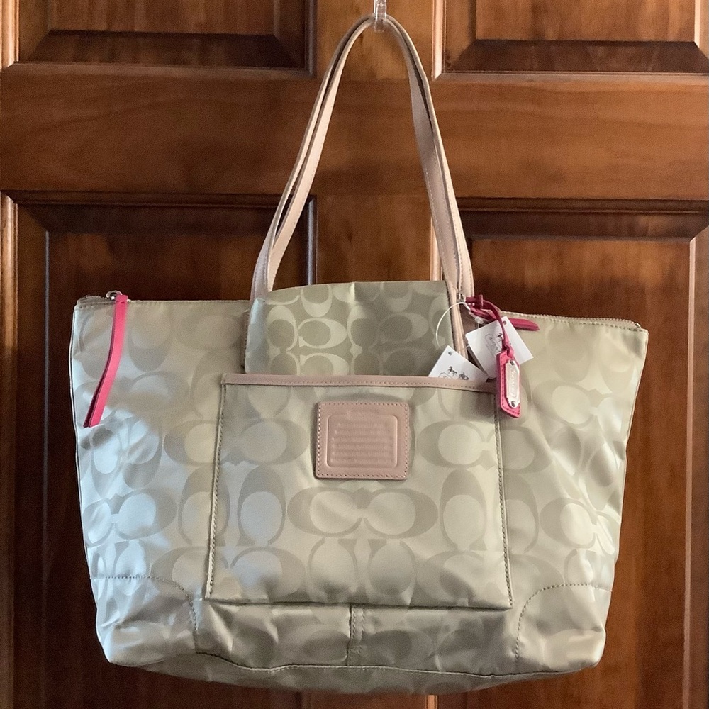 Coach LW Sig Nyl EW Zip Top Tote & Ereader case NWT #SV/Khaki Drk pink pull/tag